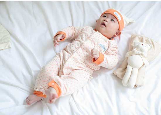 佈恩寶貝帶帽橙色連體衣