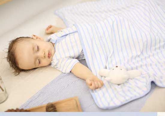 佈恩寶貝藍(lán)白條紋毛毯