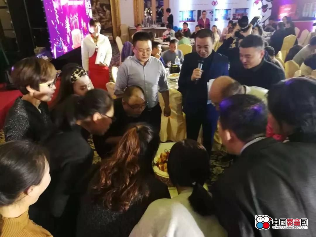 ��ؐ��2018���ܰ��ϰ壡ĸ��99���潡���Ї��І��ӕ���ɽ�|վ�A�M��