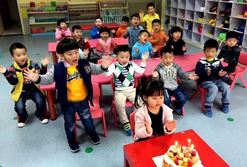 2018�׃��@��W��ͯ�J�p74�f��