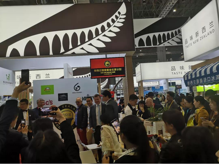 ����ꖹ��B�m�Ɍ����v�M���������m�^