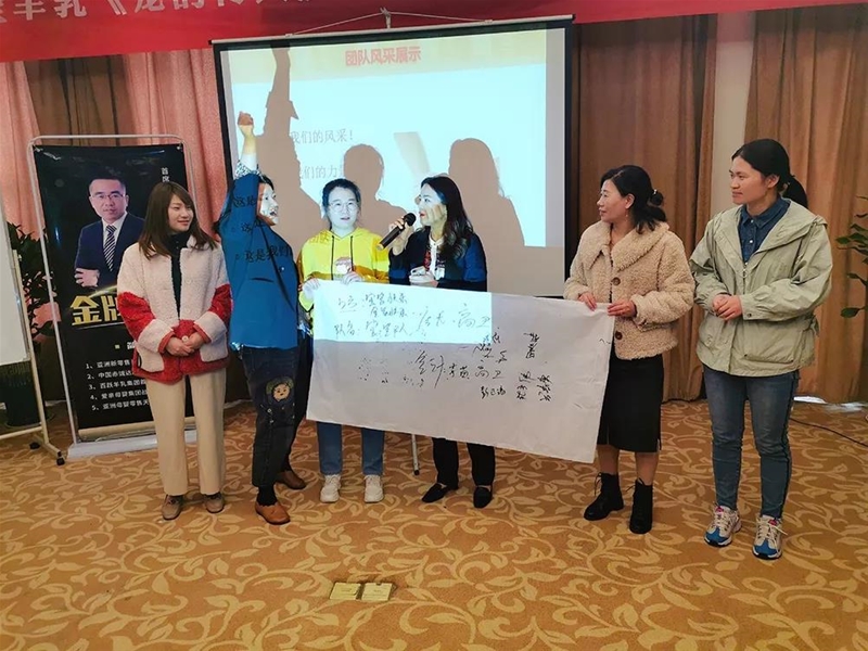 �����µ��Լ��� �������̌W(xu��)Ժ�������Ă��ˡ�֮�N�۾�Ӣ��Ӗ(x��n)�I ����վ