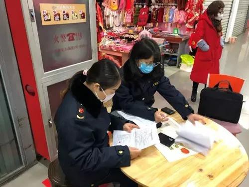 大批“大齡”口罩被查獲,過期十五年再上架,還能過濾病毒嗎? 大批“大齡”口罩被查獲,過期十五年再上架,還能過濾病毒嗎?